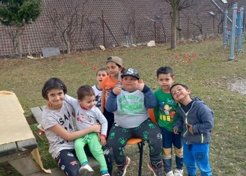 Příprava na Velikonoce v azylovém domě pro matky s dětmi